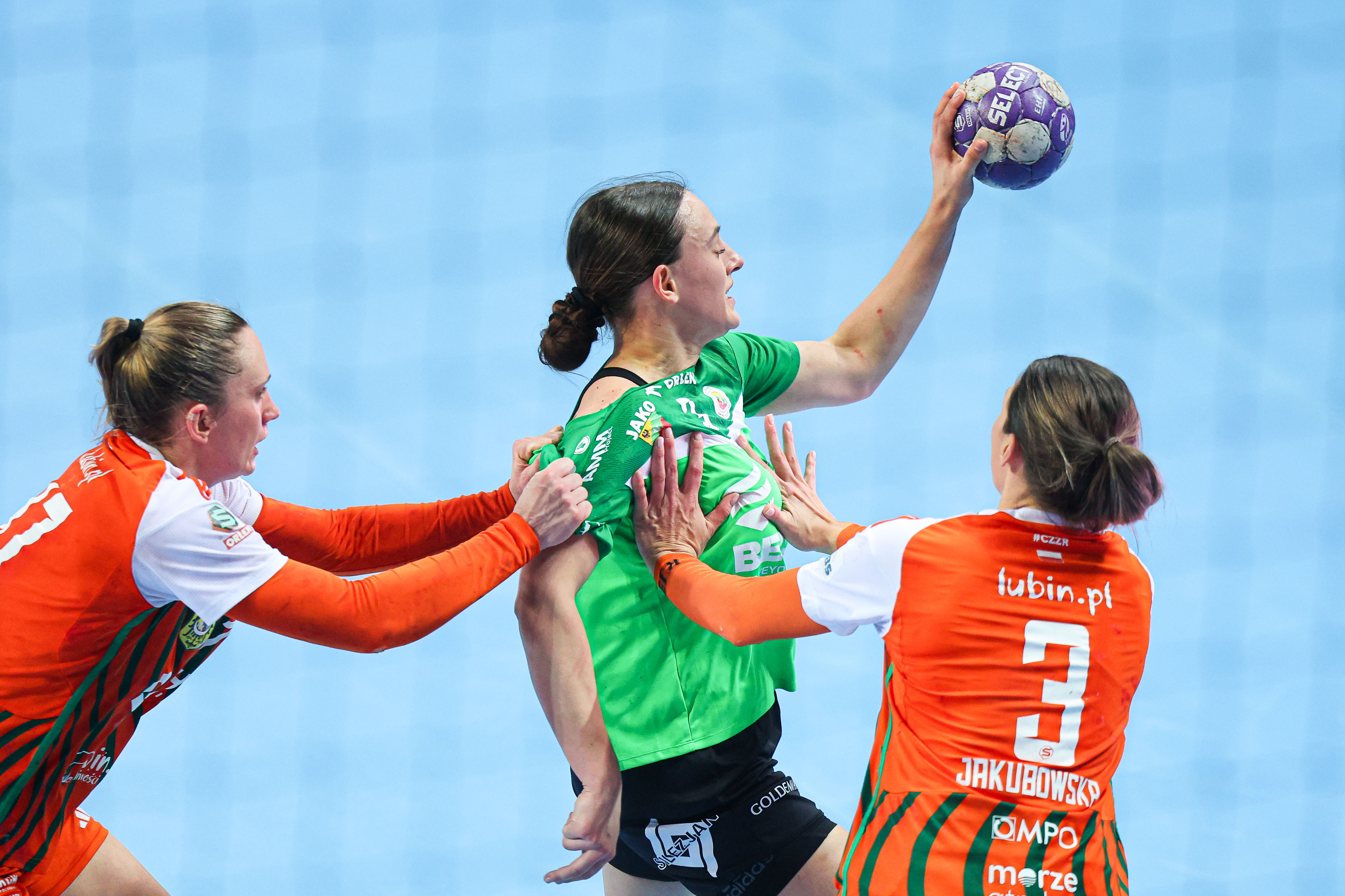 Karne w derbach. Dwa punkty w Kobierzycach