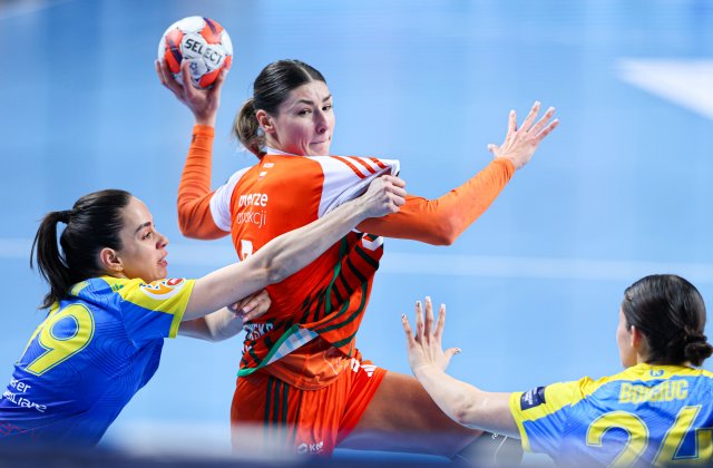 EHF EL: Dwie różne połowy. Przegrana z Coroną
